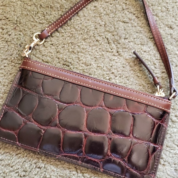 Dooney Bourke zipper clutch - Picture 3 of 4